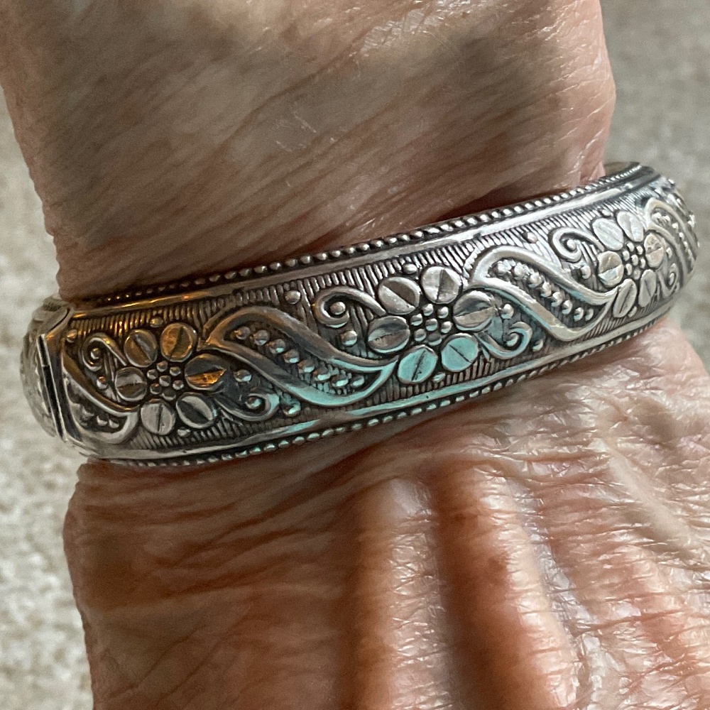 VTG Sterling Silver 925  Etched Hinged Hollow Bangle Bracelet - Picture 2 of 11
